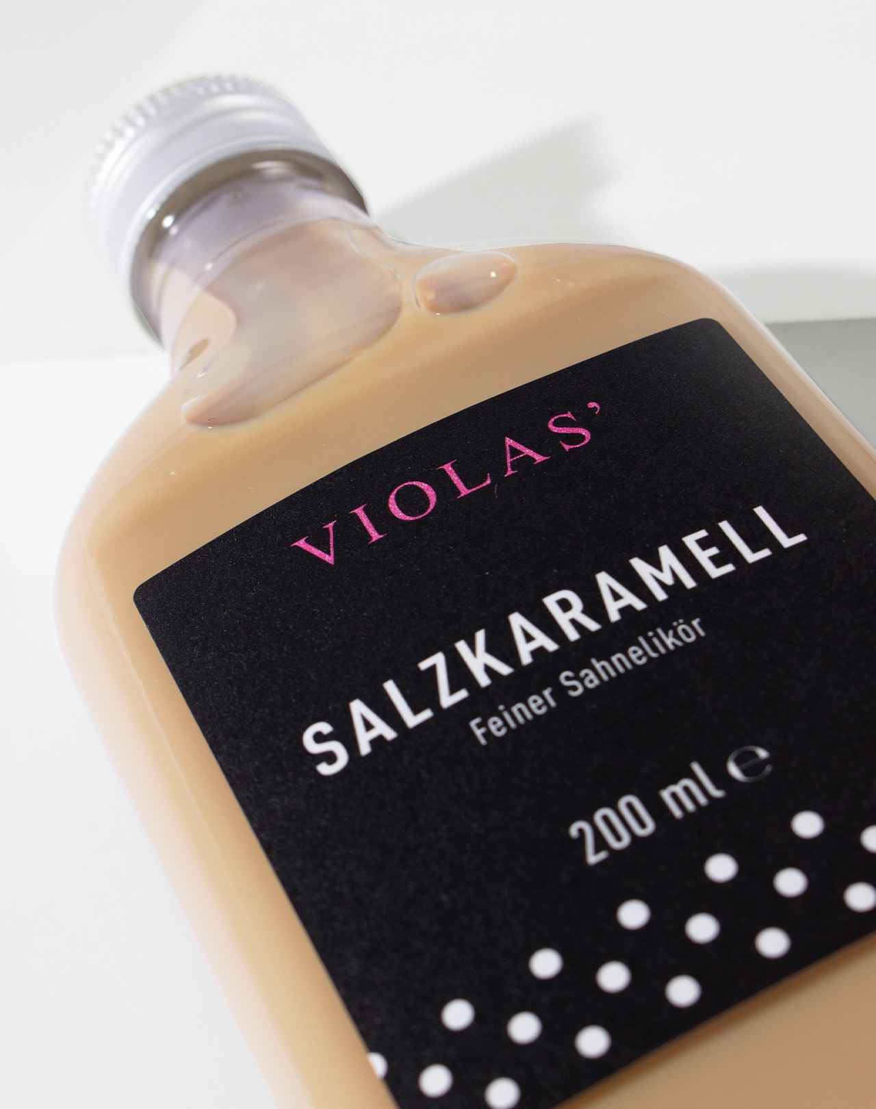VIOLAS’ kleiner Sahnelikör Salzkaramell